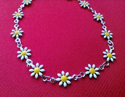 Niedlichstes GÄNSEBLÜMCHENARMBAND + Samt-Schmuckbeutel schönes Geschenk UK-Verkäufer