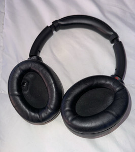 Sony WH-1000XM4 Wireless Noise Canceling Over-Ear Bluetooth NFC Black Case
