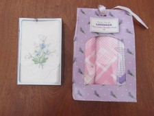 Vintage Damen Baumwoll Taschent&uuml;cher 3 x Floral Lavendel 1 x wei&szlig; gebl&uuml;mt. unbenutzt