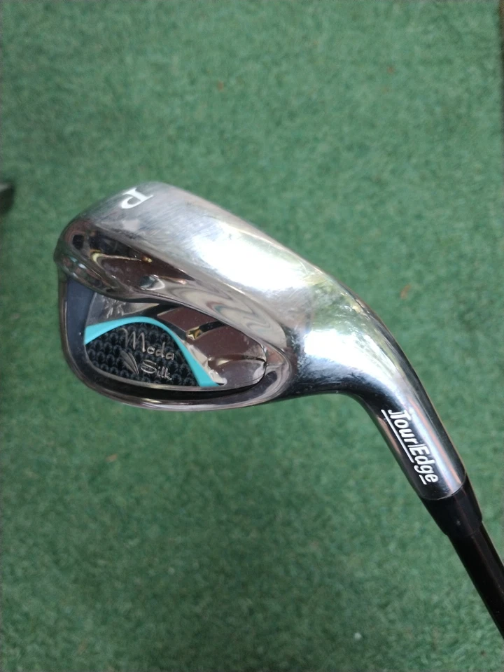 TOUR EDGE MODA SILK WOMENS PITCHING WEDGE RH  36 GRAPHITE SHAFT - GOOD CONDITION - Image 2 of 4