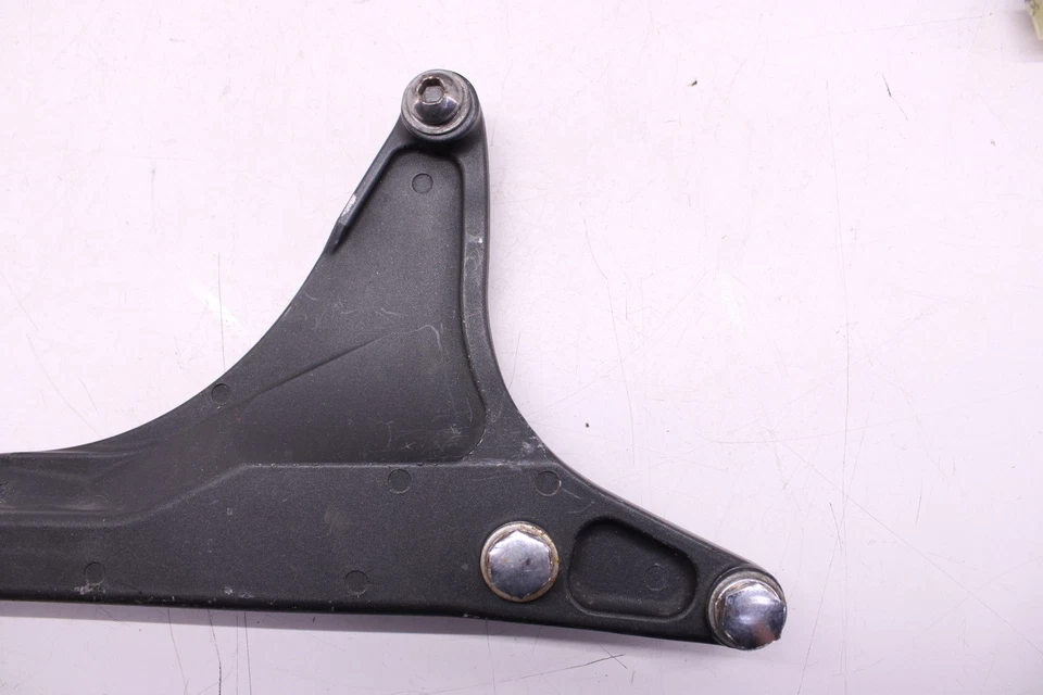 07-17 SOPORTE SILENCIADOR YAMAHA V STAR 1300 OEM Foto 2 de 4