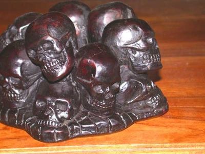 13 Skulls Ashtray / Candle Holder Bone / Keys Bone Resin Cambodia Killing Fields