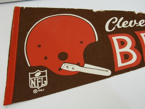 VINTAGE 1967 CLEVELAND BROWNS NFL FOOTBALL ONE BAR HELMET PENNANT - Picture 2 of 3