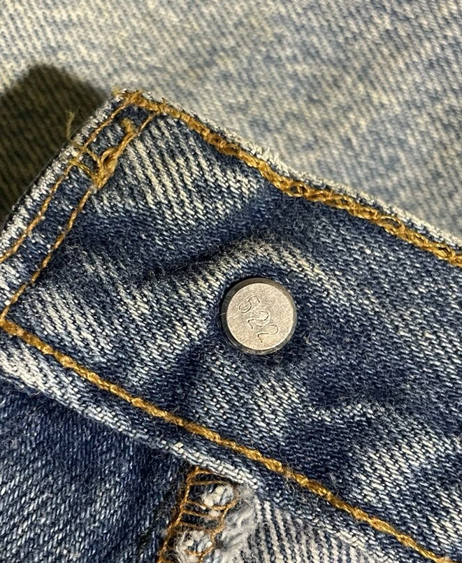 Pantalones de mezclilla vintage Levis 501 para hombre con botones etiqueta roja azul 38x34 1989 etiqueta negra Foto 4 de 4
