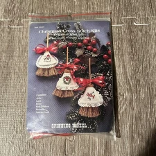 Vintage Spinning Wheel Christmas Cross Stitch Kits Colonial Mini Bib Sealed