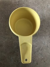Tupperware 2/3 Cup Pale Yellow/Harvest Gold Measuring Cup used