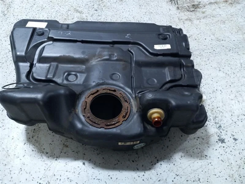 TANQUE DE COMBUSTIBLE PARA CHEVROLET MALIBU 2004-2012 TALLA 40-30-11 Foto 2 de 4