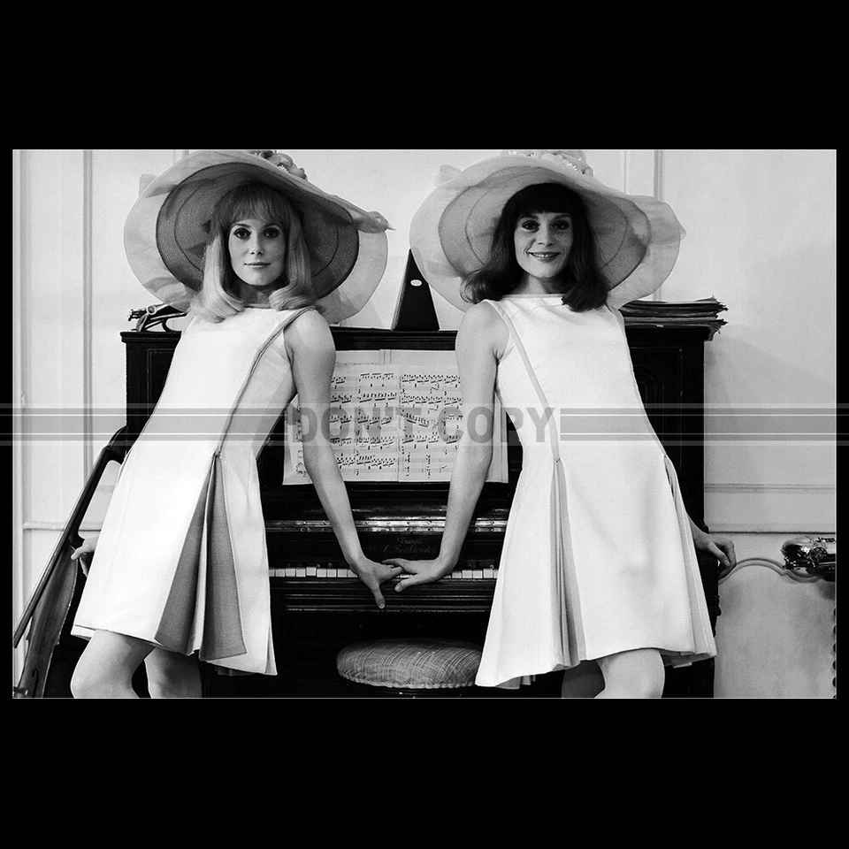 Photo F.018933 CATHERINE DENEUVE FRANCOISE DORLEAC LES DEMOISELLES DE ROCHEFORT - Photo 1/1