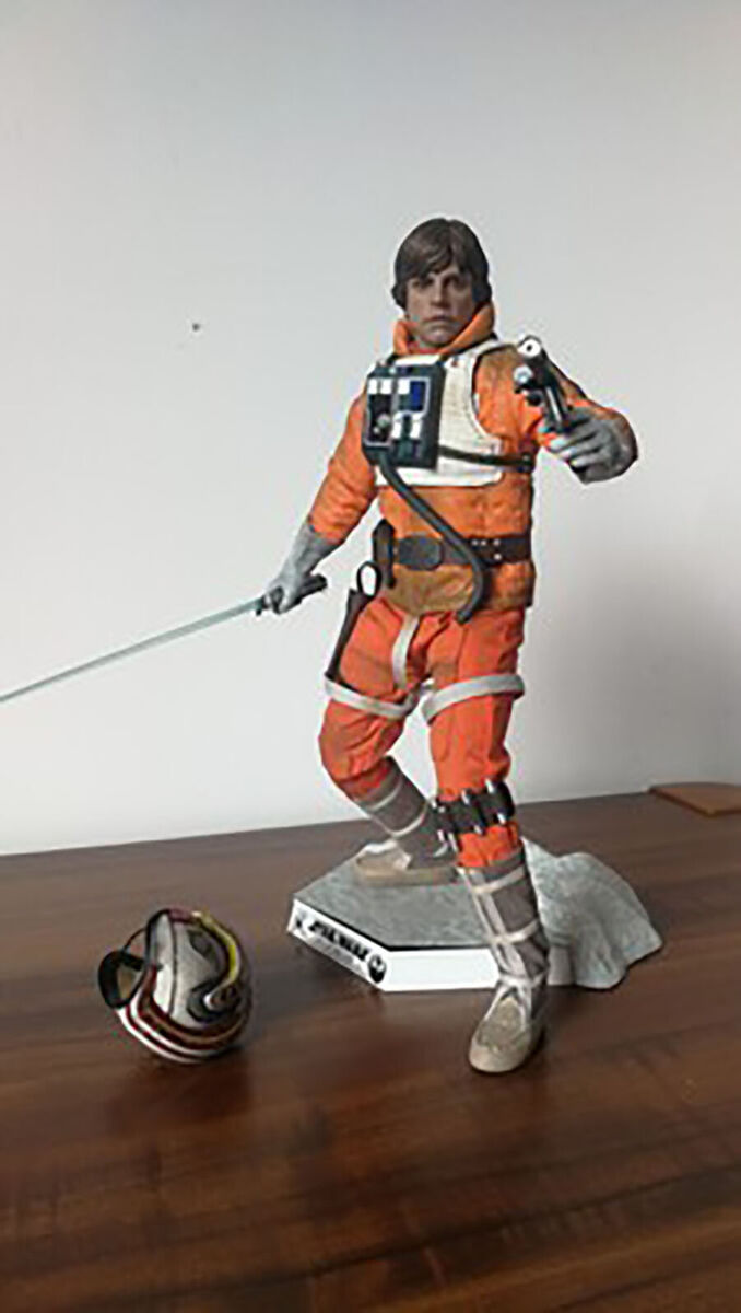 Hot Toys 1/6th scale Luke Skywalker (Snowspeeder Pilot) 40th Hot Toys 1/6th scale Luke Skywalker (Snowspeeder Pilot) 40th