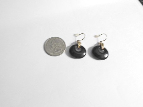 Pendientes colgantes vintage de metal con textura de vidrio negro tono dorado - Imagen 3 de 3