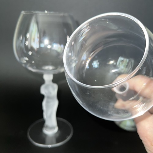 2 de colección. Copa de vino Royales de Champagne Venus de Milo esmerilada satén diosa desnuda - Imagen 7 de 12