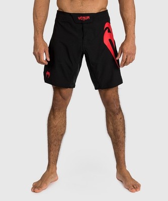 Venum Light 5.0 Kampfshorts schwarz/rot-medium