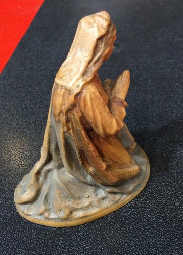 Vintage wood sculpture hand carved Anri 3” praying mother Mary Kneeling - Picture 3 of 5