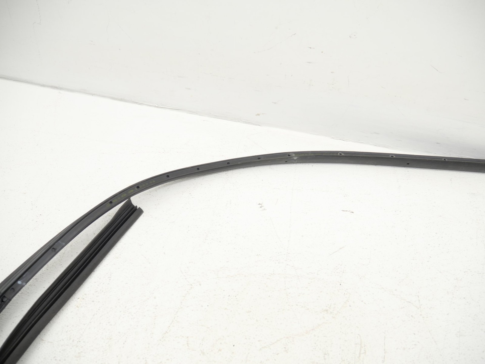Audi R8 Spyder 2017-2023 Front Right Outer window scraper seal P/N 4S0837912