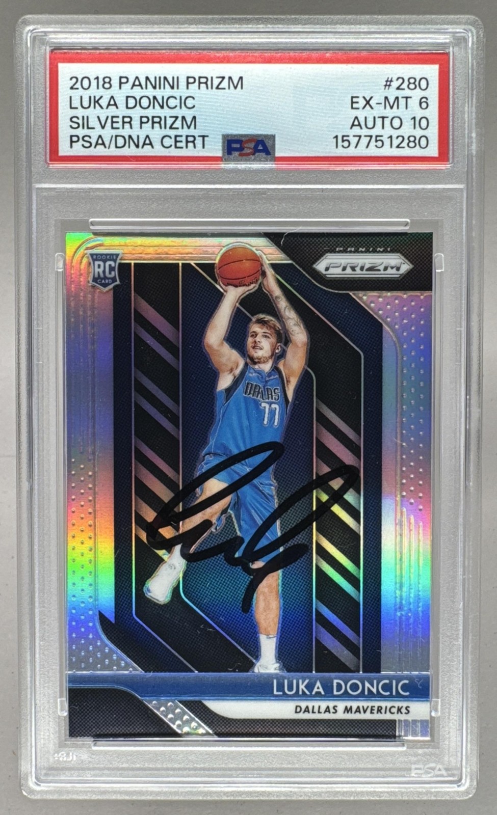 157751280 Luka Doncic 2018 Panini Prizm #280 Silver On Card IP Auto PSA 6 DNA 10