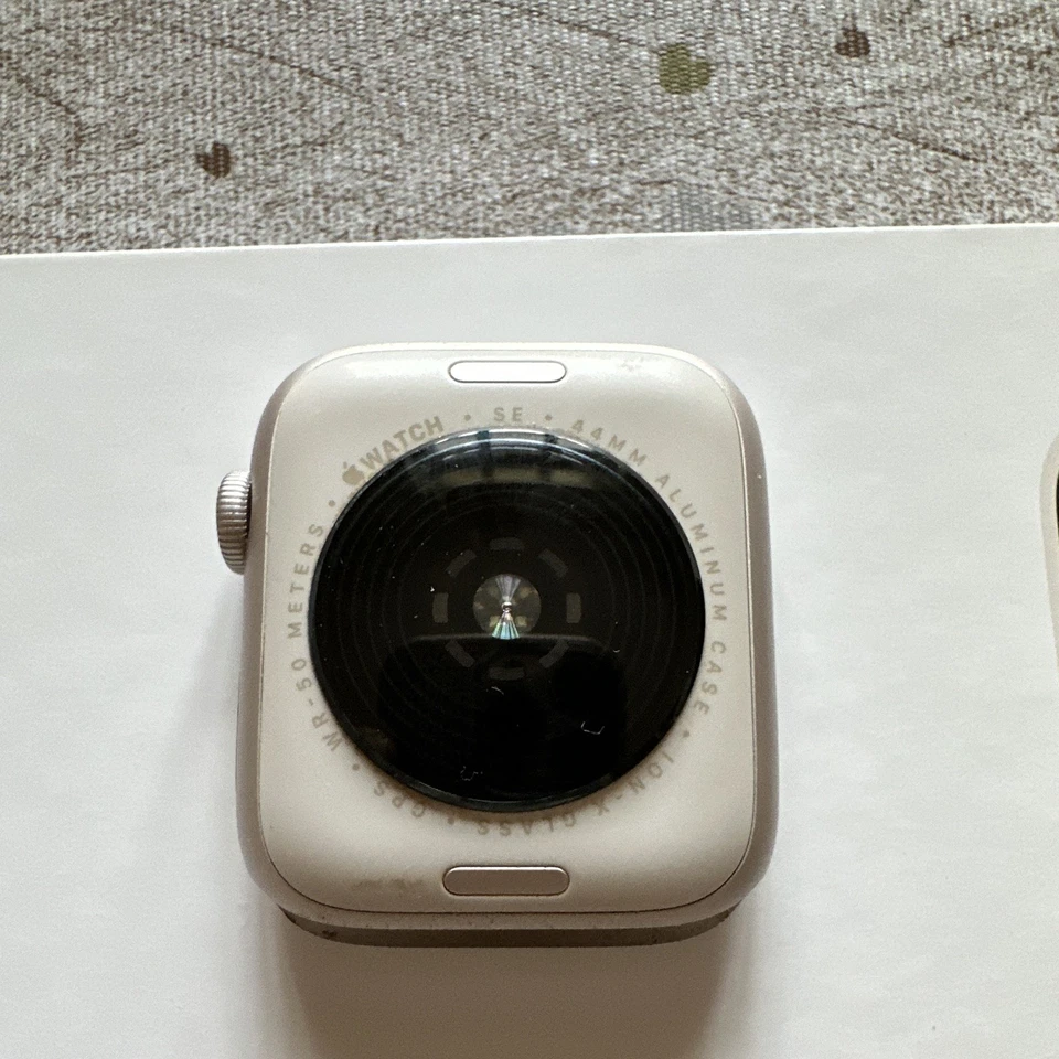 Apple Watch SE (3rd generation), foto 2 di 4