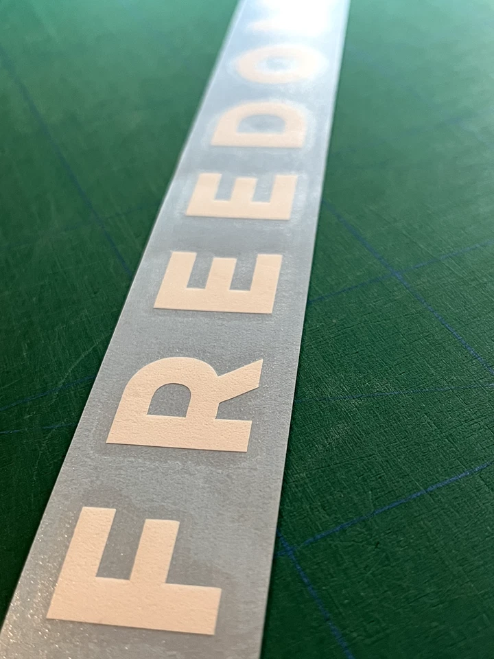 Calcomanía FREEDOM Vinilo Transferencia Pegatina Troquelada Ventana Coche Laptop Charlie Kirk Foto 3 de 4