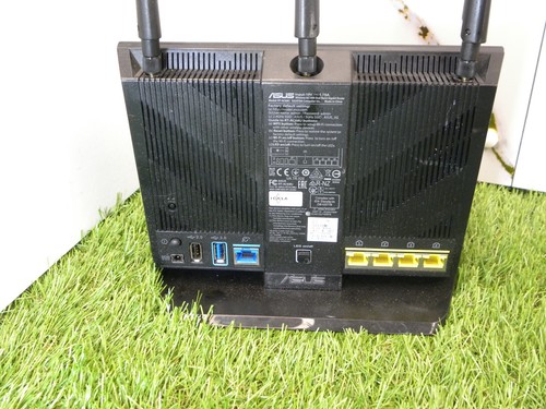 Asus RT-AC68U WLAN AC1900 Dual Band Gigabit Router NUR EINHEIT UK #996 - Bild 2 von 3
