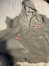 Gray sweat Set with embroidered flowers