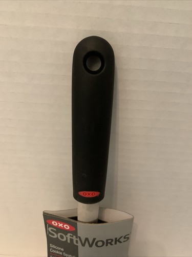 New OXO Soft Works Silicone Cookie Spatula, Non-Slip, Safe for Non-Stick, Red - Picture 3 of 7