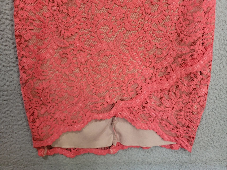 Vestido de Fiesta de Encaje Talla 2 Rosa Coral Cuello Barco Manga Gorra B. Darlin Funda Lápiz Foto 3 de 4