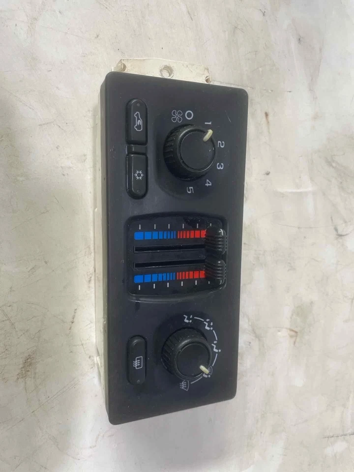 Interruptor selector de aire acondicionado usado se adapta a: camioneta Chevrolet Silverado 2500 2004 con manual de aire acondicionado Foto 3 de 4