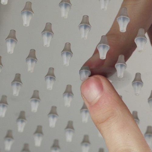 Grifo mezclador de cabezal de ducha LED ultra delgado de 16" con juego de grifo rociador manual - Imagen 3 de 7