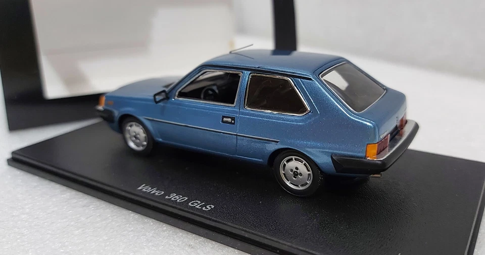 Volvo 360 GLS Light Blue Metallic 1985 1:43 Neo 43028 EXTREMELY RARE!! - Image 3 of 4