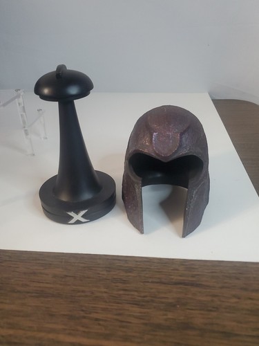 Marvel 2014 Twentieth Century Fox Legends X Men Magneto Helmet Figure w Stand - Picture 7 of 8