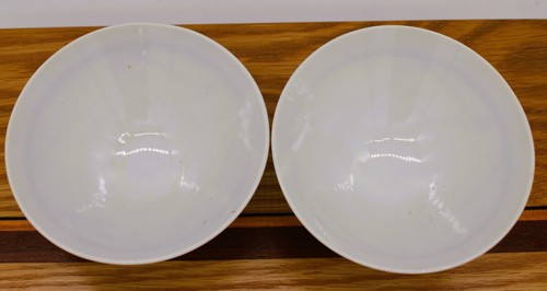 Vintage Japanese Porcelain Sake Cups – Hand Painted Floral Design – Set of 2 - Picture 2 of 3