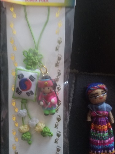 Muñeca y almohada dije folclórico coreano - Imagen 3 de 5