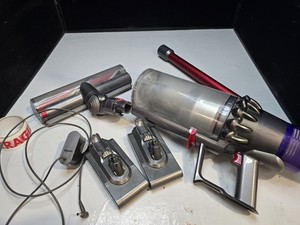 Dyson V11 Outsize Absolute SV16 Kabelloser Staubsauger + 2 Akkus -