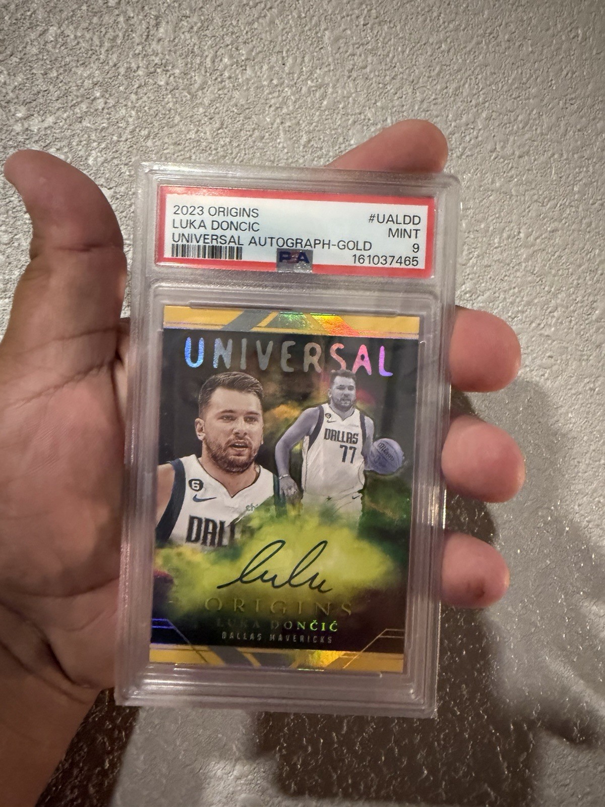 Panini 2023-24 Origins Luka Dončić Universal Autographs Gold /10 Auto PSA 9 view 3