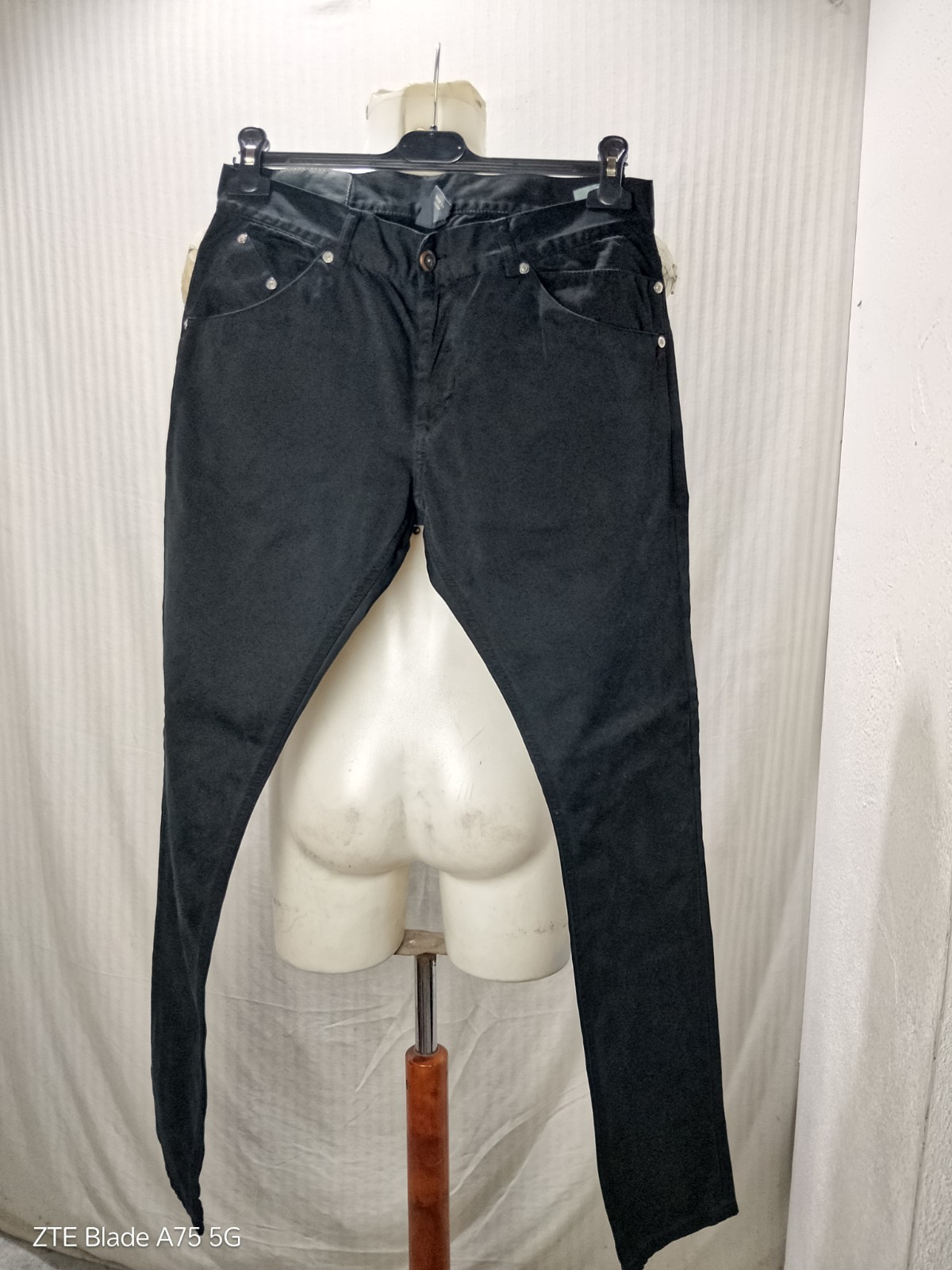 articolo e7454, jeans uomo don dup nero, w34 it 48, cotone. ascelle 41 cm, spall