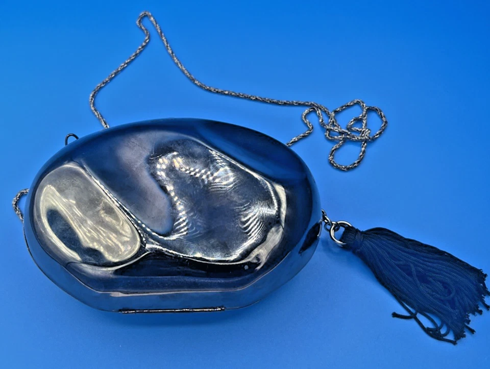 Bandolera de noche vintage de metal gris con carcasa dura con joyas Foto 4 de 4