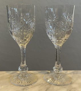 Set Of 2 Vintage St Louis Saint Louis Etched Crystal Wine Glasses