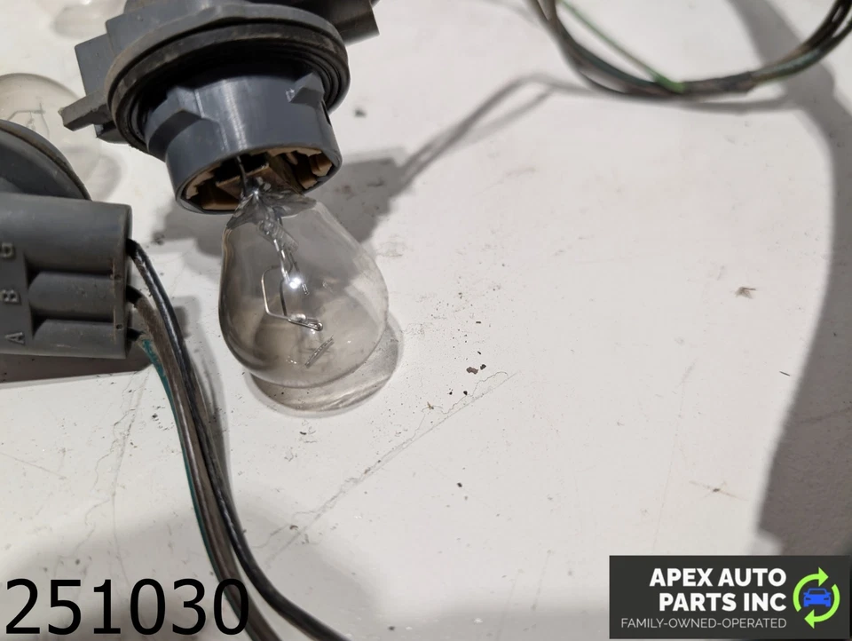 OEM 2000 Pontiac Firebird REAR TAILLIGHT WIRING HARNESS SIDE MARKER TAG LIGHT - Image 4 of 4