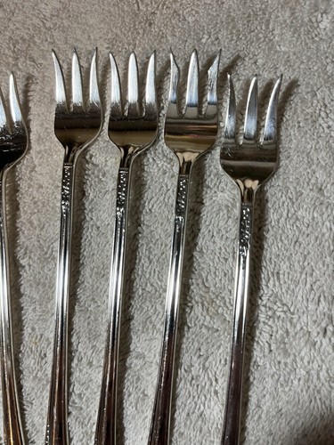 Set 6 Heritage Silver Locket SilverPlate Cocktail Seafood Forks 6” 2 Sets Avail - Picture 4 of 8