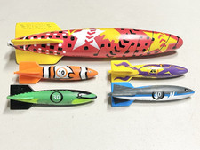 Vtg. Toypedo Swimways Gliding Underwater Pool Toy 11.5  w/ 4 Extra Minis