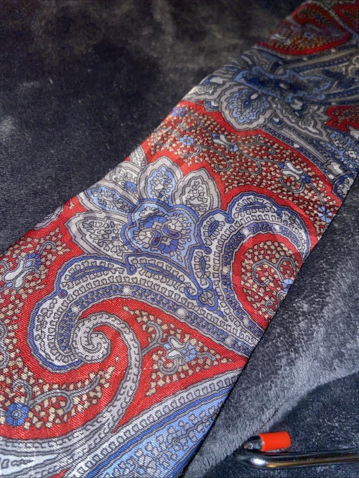 Oakton Ltd. Vintage Men’s Necktie Red & Blue Paisley Print - Image 3 of 3