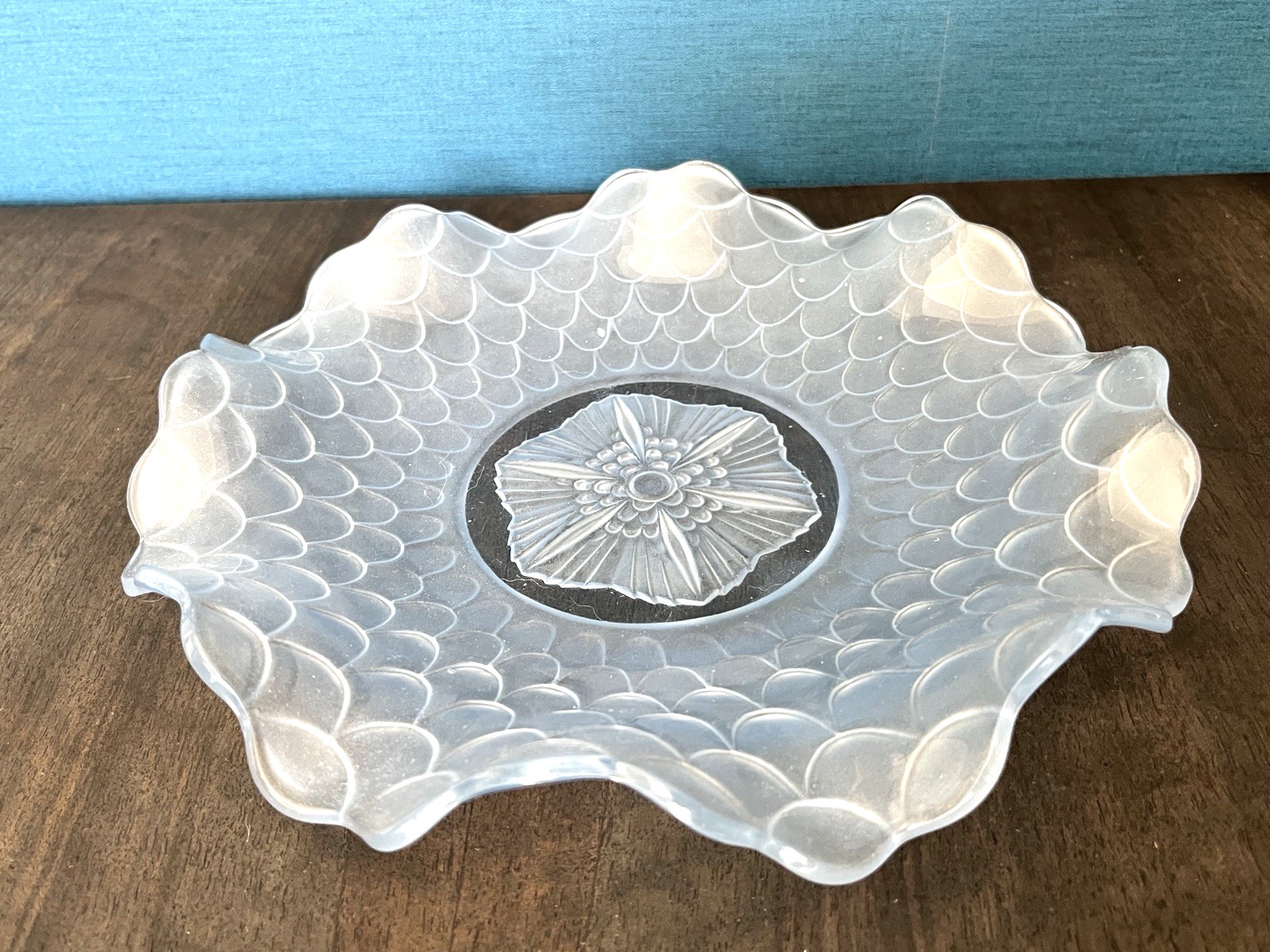 Vintage Davidson Frosted Fish Scale Glass Plate or Bowl Art Deco Style 24cm