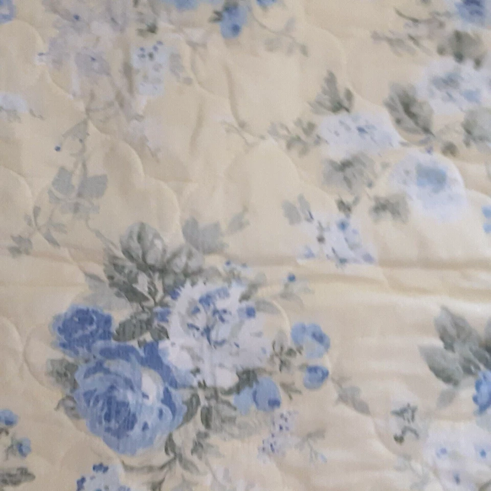 Laura Ashley Maybelle amarelo e azul acolchoado floral (2) King Shams 20X36 - Imagem 3 de 4