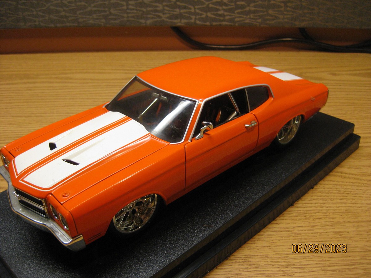 1/18 1970 CHEVY CHEVELLE IN ORANGE BY HOT WHEELS 
