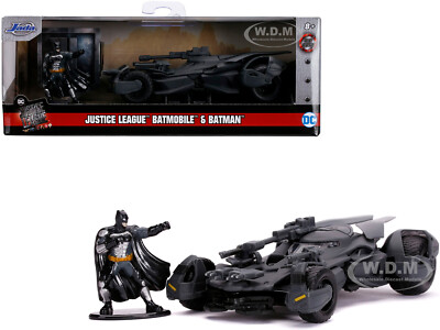 2017 BATMOBILE & DIECAST BATMAN FIGURINE JUSTICE LEAGUE 1/32 DIECAST JADA 31706