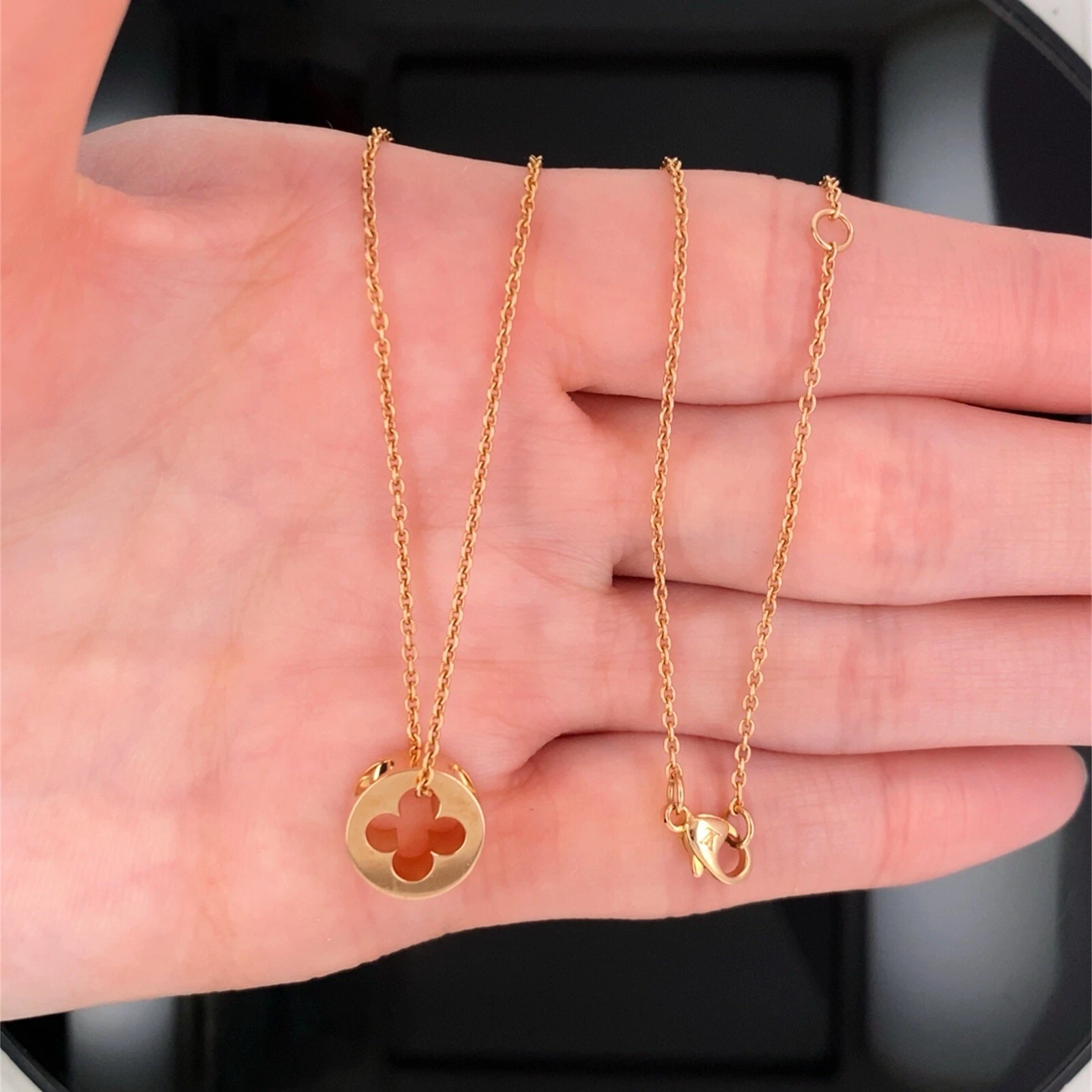 LOUIS VUITTON（LV） Collana Louis Vuitton con ciondolo Empreinte in oro rosa 18 carati vendita al dettaglio $2400