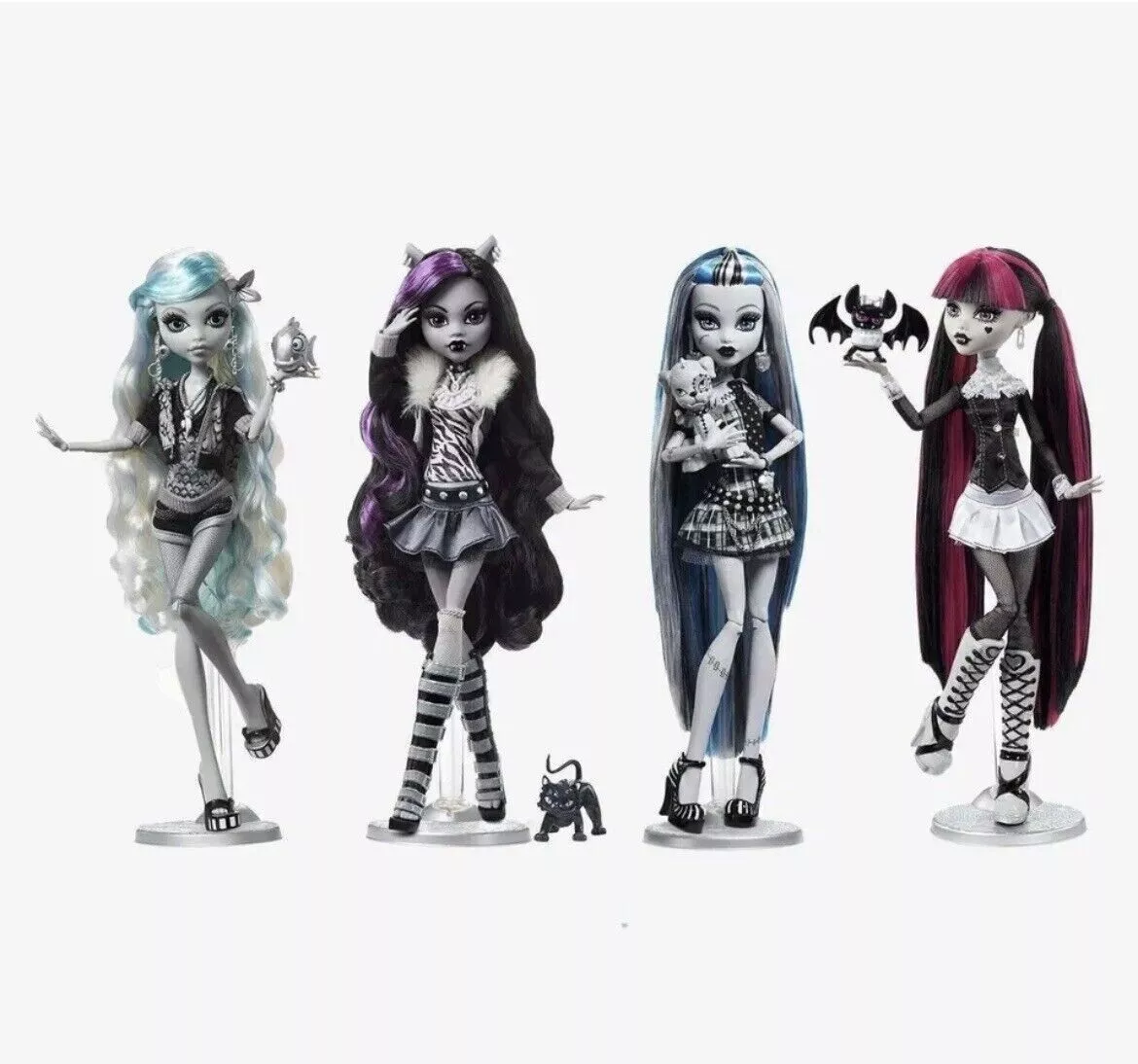 Monster High Reel Drama Draculaura Doll & Pet, Black & White Look, Mini &  Life-Sized Movie Posters 