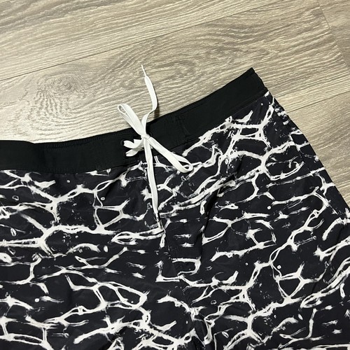 Under Armour Standard Board Shorts Swim Trunks Mens XL Black White Lined - Picture 4 of 11