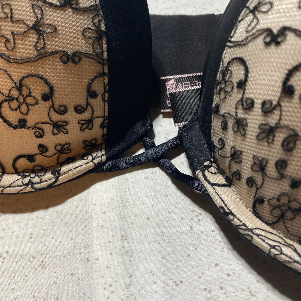 Victoria's Secret Very Sexy Pushup Padded Bra, Sz 32AA/A75 Floral. AA - Image 4 of 4