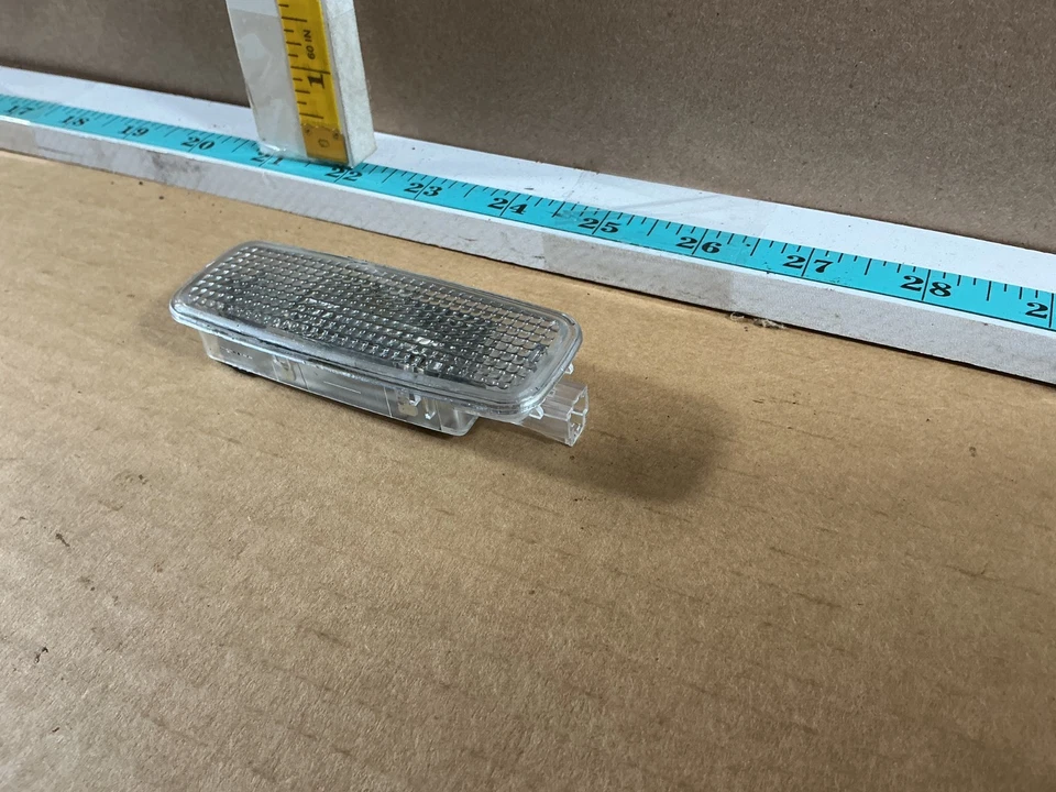 Lámpara de luz de tocador interior parasol Audi A7 Quattro 2012-2017 4D0947105A OEM Foto 3 de 4