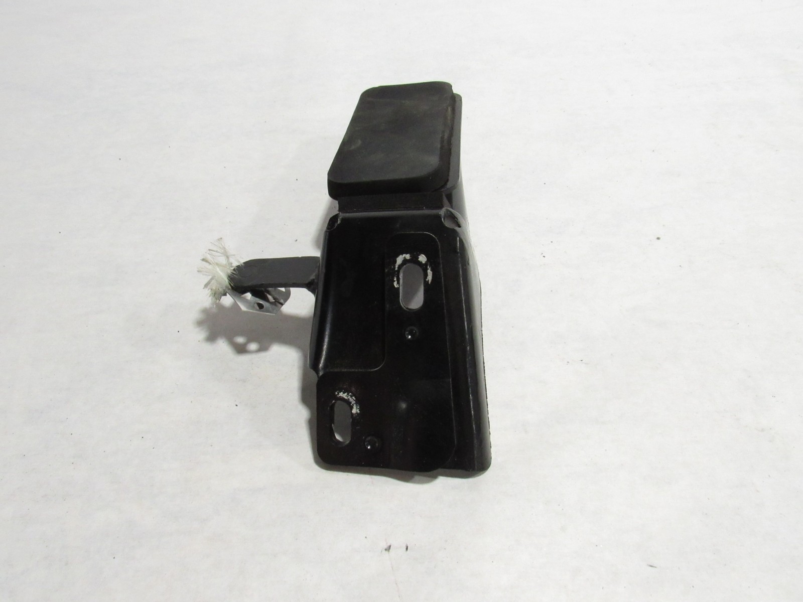 15-19 Ferrari 488 Spider 2017 Left Center Fuel Tank Retainer Mount Bracket ;@2